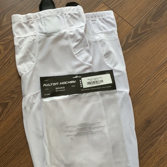 NWT FULTON ADULT WHITE HOCKEY SOCKS - Picture 2 of 3